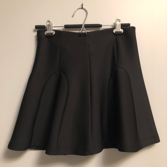 Black skirt - Picture 1 of 1